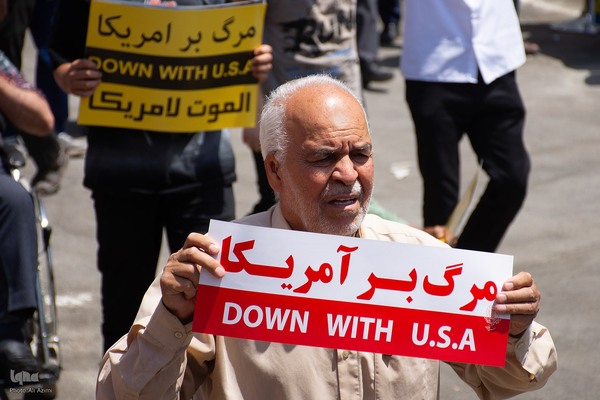 تجمع مردم اصفهان در حمایت از عملیات موشکی انتقام علیه رژیم صهیونیستی