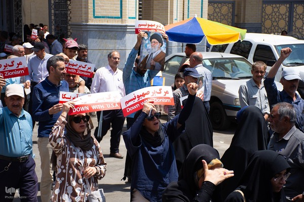 تجمع مردم اصفهان در حمایت از عملیات موشکی انتقام علیه رژیم صهیونیستی