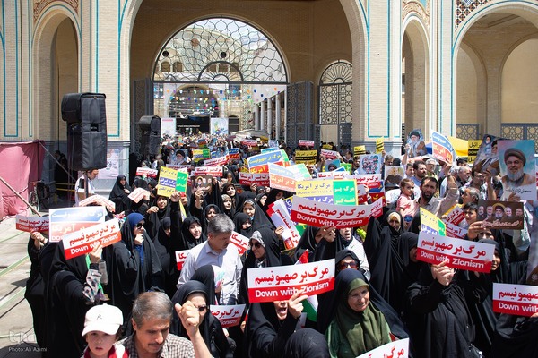 تجمع مردم اصفهان در حمایت از عملیات موشکی انتقام علیه رژیم صهیونیستی