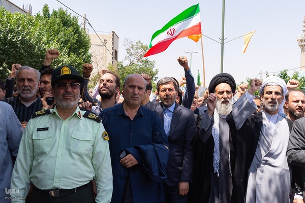 تجمع مردم اصفهان در حمایت از عملیات موشکی انتقام علیه رژیم صهیونیستی