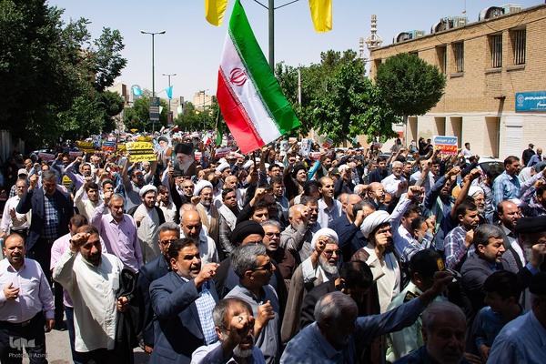 تجمع مردم اصفهان در حمایت از عملیات موشکی انتقام علیه رژیم صهیونیستی