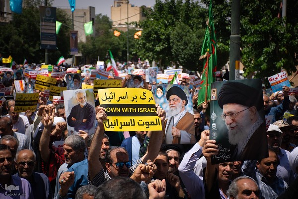 تجمع مردم اصفهان در حمایت از عملیات موشکی انتقام علیه رژیم صهیونیستی