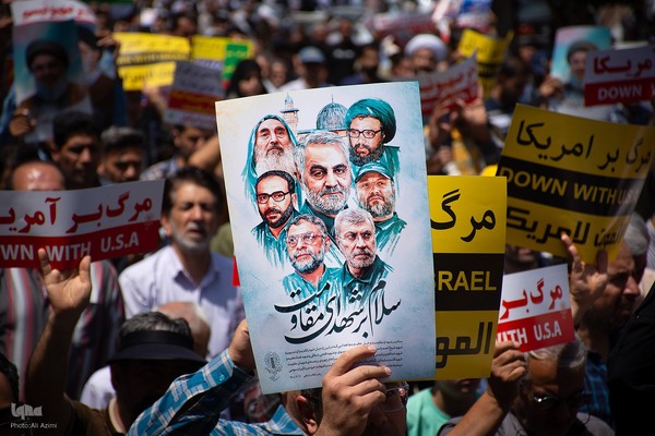 تجمع مردم اصفهان در حمایت از عملیات موشکی انتقام علیه رژیم صهیونیستی