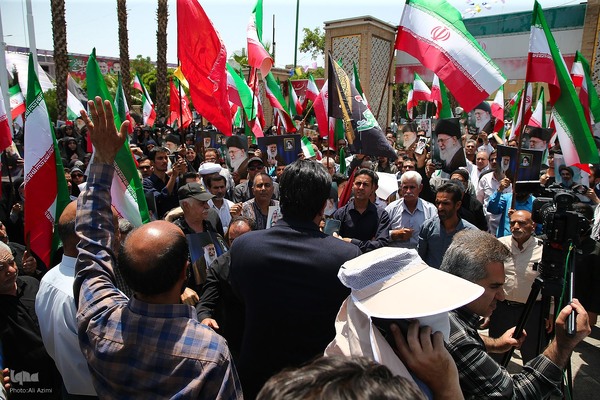تجمع مردم اصفهان در حمایت از عملیات موشکی انتقام علیه رژیم صهیونیستی