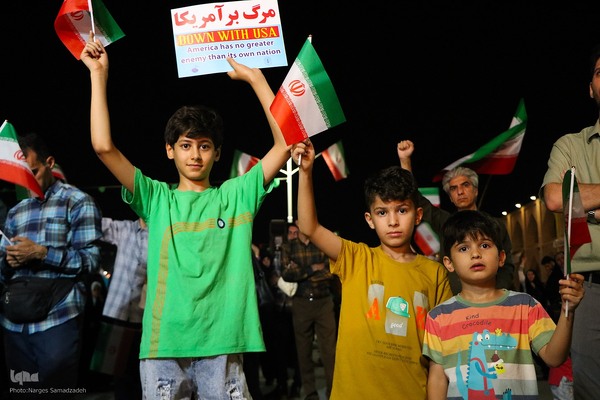 خروش مردم اصفهان در حمایت از انتقام ملی از رژیم صهیونیستی