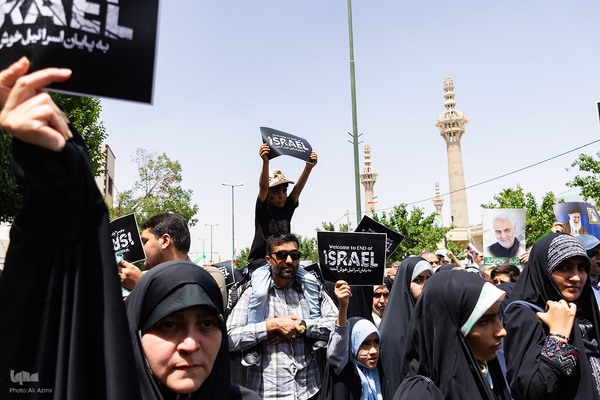 خروش مردم اصفهان در جمعه «خشم و نصر»