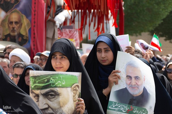 خروش مردم اصفهان در جمعه «خشم و نصر»