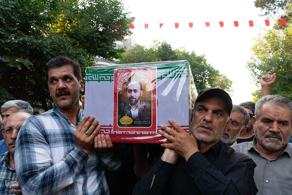 وداع مردم اصفهان با ۱۱ شهید تجاوز رژیم صهیونیستی