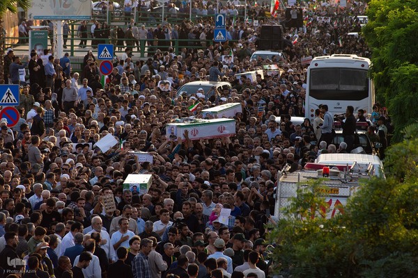 وداع مردم اصفهان با ۱۱ شهید تجاوز رژیم صهیونیستی