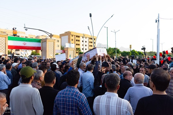 وداع مردم اصفهان با ۱۱ شهید تجاوز رژیم صهیونیستی