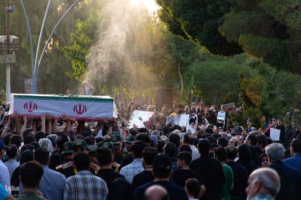 وداع مردم اصفهان با ۱۱ شهید تجاوز رژیم صهیونیستی