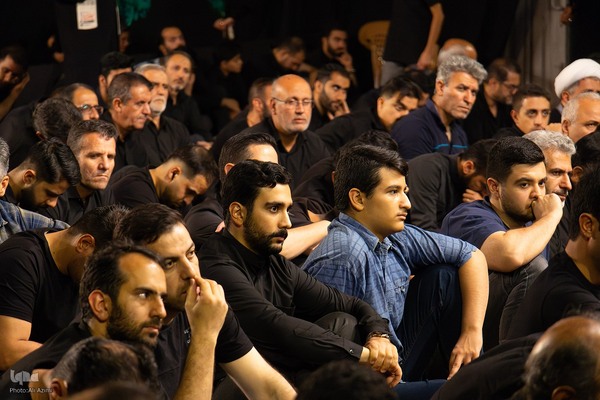 مجلس عزاداری حسینی در هیئت عاشورائیان اصفهان