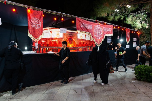 عزاداری شب هشتم محرم در گلستان شهدای اصفهان