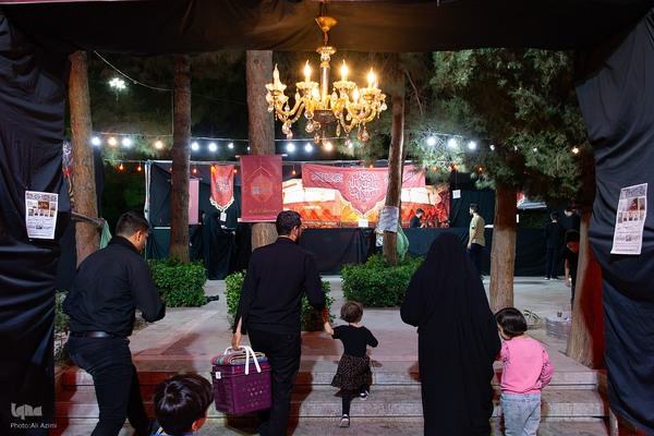 عزاداری شب هشتم محرم در گلستان شهدای اصفهان