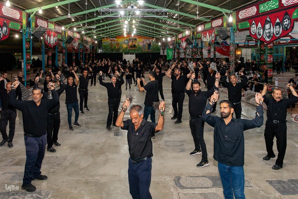 عزاداری شب هشتم محرم در گلستان شهدای اصفهان