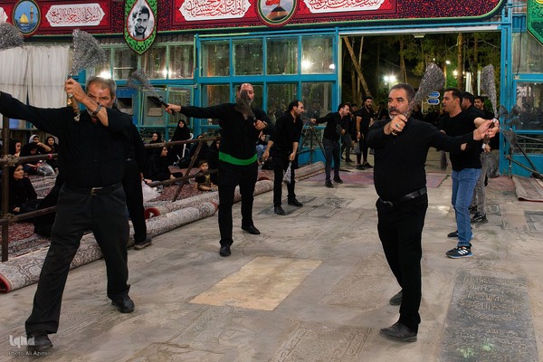 عزاداری شب هشتم محرم در گلستان شهدای اصفهان