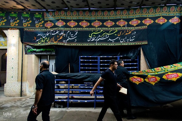 آیین ۳۰۰ ساله نخل‌گردانی در زواره اردستان