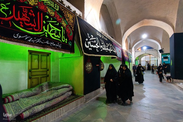 آیین ۳۰۰ ساله نخل‌گردانی در زواره اردستان