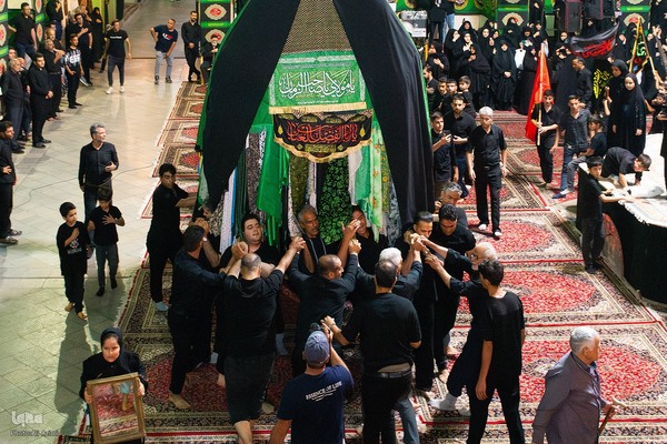 آیین ۳۰۰ ساله نخل‌گردانی در زواره اردستان