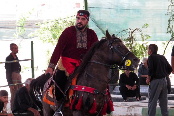 تعزیه ظهر عاشورا در امامزاده سیدابراهیم خمینی‌شهر