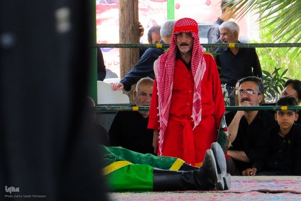 تعزیه ظهر عاشورا در امامزاده سیدابراهیم خمینی‌شهر