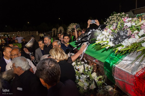 مراسم استقبال از پیکر استاد محمود فرشچیان در اصفهان