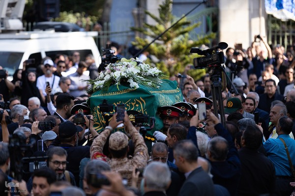 بدرقه پیکر استاد فرشچیان به خانه ابدی(۱)