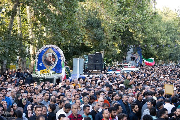 بدرقه پیکر استاد فرشچیان به خانه ابدی (۲)