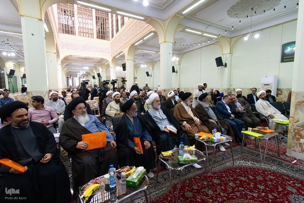 همایش بزرگداشت آیت‌الله دهکردی در اصفهان