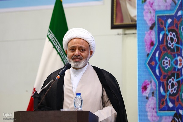 همایش بزرگداشت آیت‌الله دهکردی در اصفهان