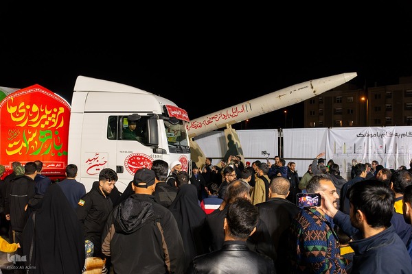 بدرقه کاروان اهالی بهشت از گلستان شهدای اصفهان