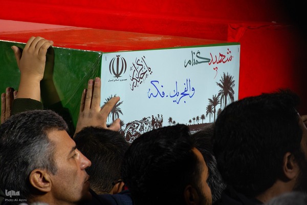 بدرقه کاروان اهالی بهشت از گلستان شهدای اصفهان