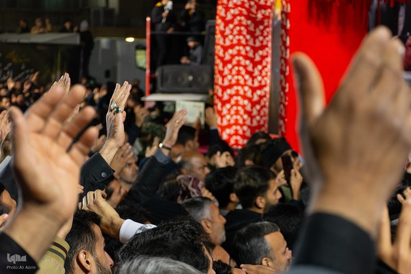 بدرقه کاروان اهالی بهشت از گلستان شهدای اصفهان