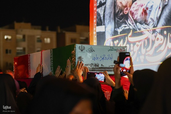 بدرقه کاروان اهالی بهشت از گلستان شهدای اصفهان