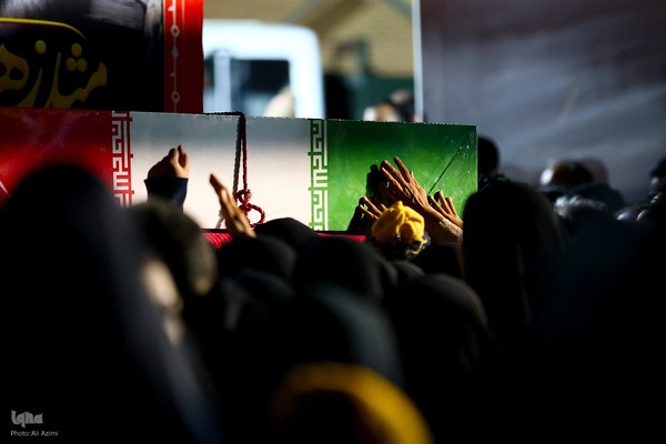 بدرقه کاروان اهالی بهشت از گلستان شهدای اصفهان