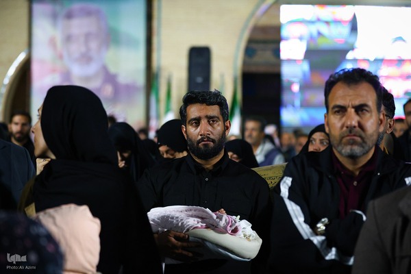 بدرقه کاروان اهالی بهشت از گلستان شهدای اصفهان