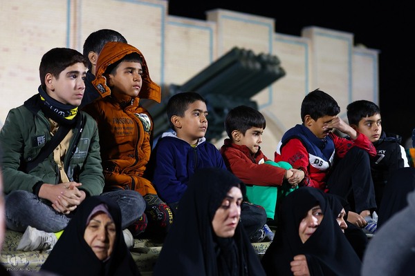 بدرقه کاروان اهالی بهشت از گلستان شهدای اصفهان