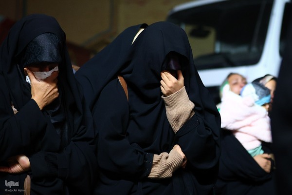 بدرقه کاروان اهالی بهشت از گلستان شهدای اصفهان