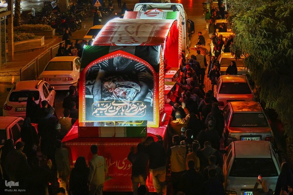 بدرقه کاروان اهالی بهشت از گلستان شهدای اصفهان