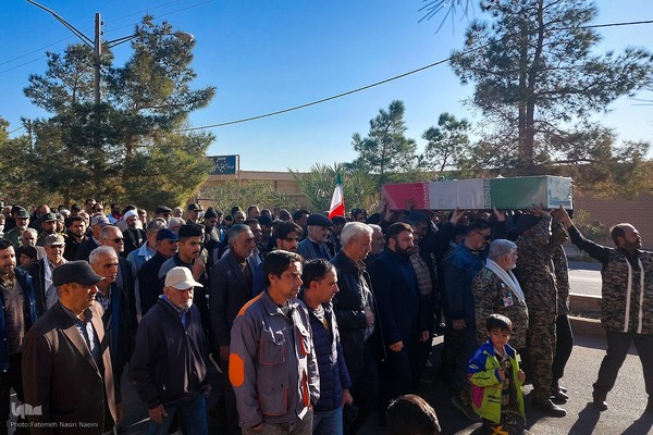 تشییع پیکر شهید گمنام دفاع مقدس در انارک