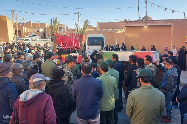تشییع پیکر شهید گمنام دفاع مقدس در انارک