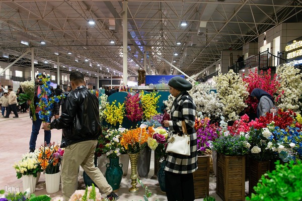 افتتاح بزرگترین بازار گل و گیاه کشور در اصفهان