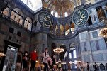 Un homme masqué poignarde des gens dans une mosquée turque