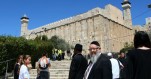 Migliaia di israeliani invadono la moschea Ibrahimi in occasione di Pessach