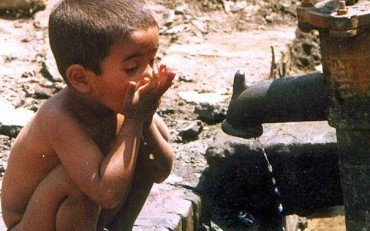 Due miliardi di persone bevono acqua inquinata in tutto il mondo