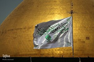 Bendera Ghadir Dikibarkan di Makam Imam Ali + Gambar