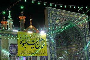 Suasana makam suci  Hazrat Fatimah Masumah (as) pada malam kelahiran Hazrat Fatimah Az-Zahra (AS)