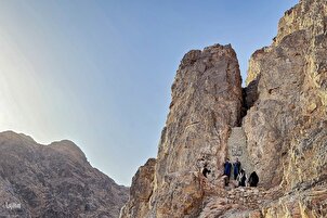 Moske ng Al-Faskh at ang Lamat ng Bundok Uhud; Dalawang Labi mula sa Labanan ng Uhud