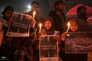 کشمیری ماشومانو د پاکستان د پاراچنار د شهیدانوپه یادکې شمعې بَلې کړې