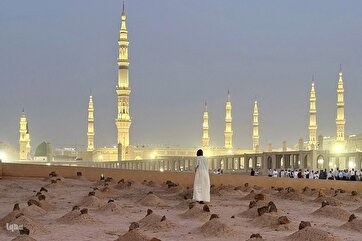 Peregrinos do Hajj Visitam o Cemitério de Baqi em Medina